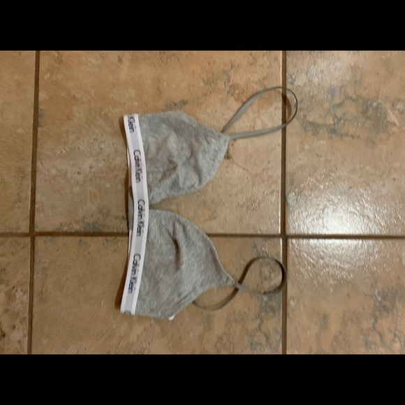 Calvin Klein sports bra, preowned  like new - Picture 2 of 5